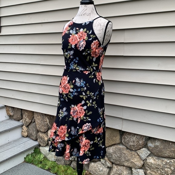 SOPRANO Navy-Floral Ruffle Textured Dress - Picture 3 of 13